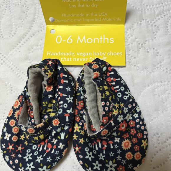 NWT Cabooties Handmade Baby Booties 0-6m - Picture 5 of 7